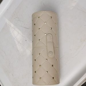 BH cosmetics brush holder